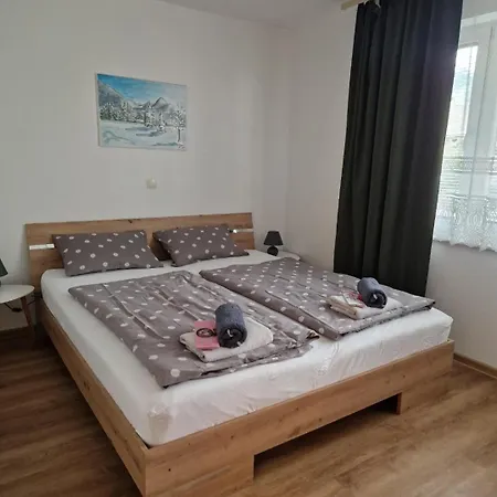 Apartma Kreda شقة