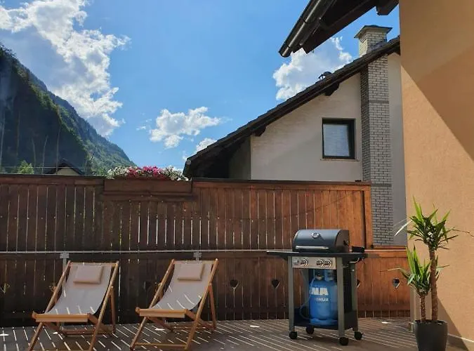 Apartma Kreda דירה *