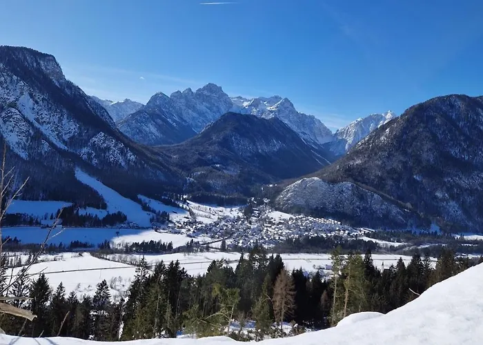 Apartma Kreda شقة